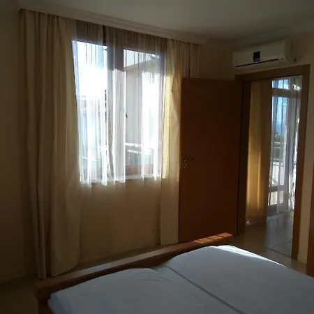 Santa Marina Village,211-40,411-42,411-43 公寓